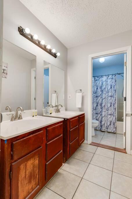 Lovely 2 Bdr Condo With Balcony 2M To Broadway Nashville Exterior photo